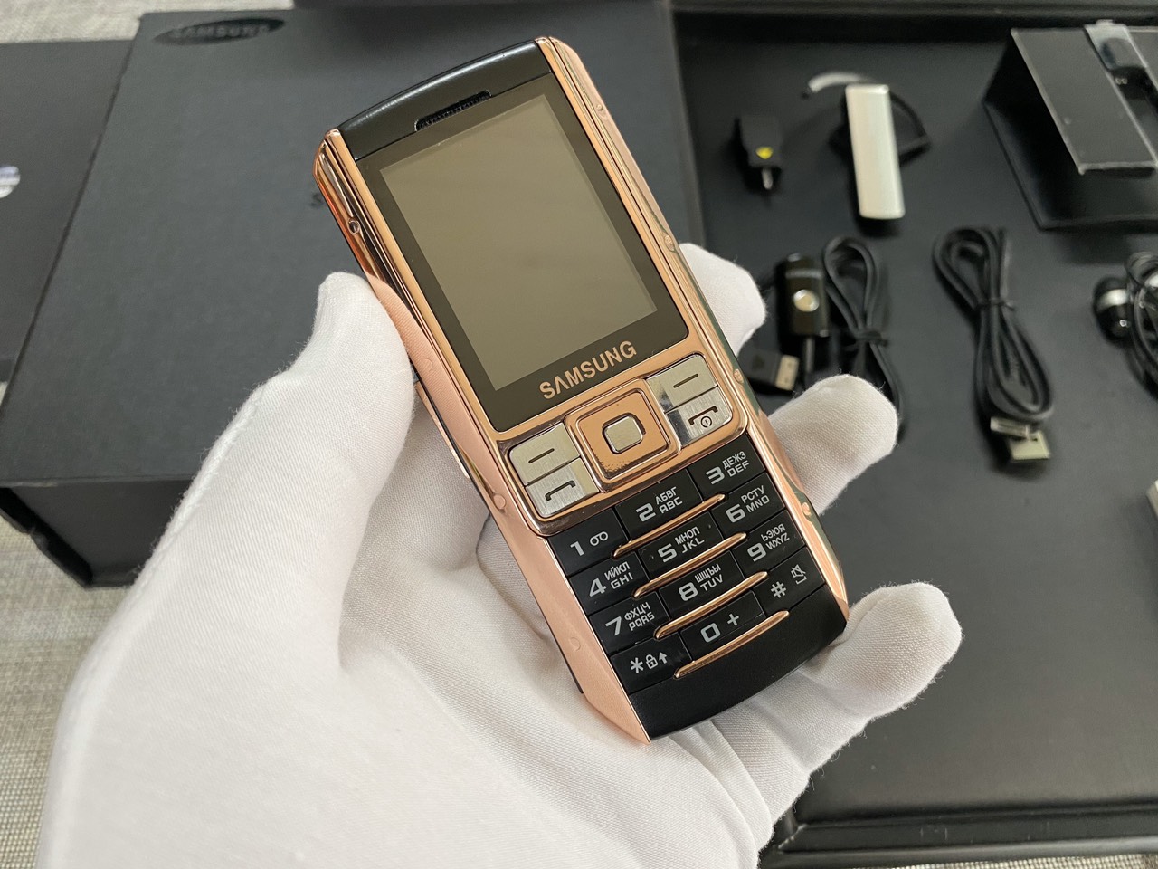 Trên tay điện thoại Samsung Ego Rose Gold chính hãng xách tay