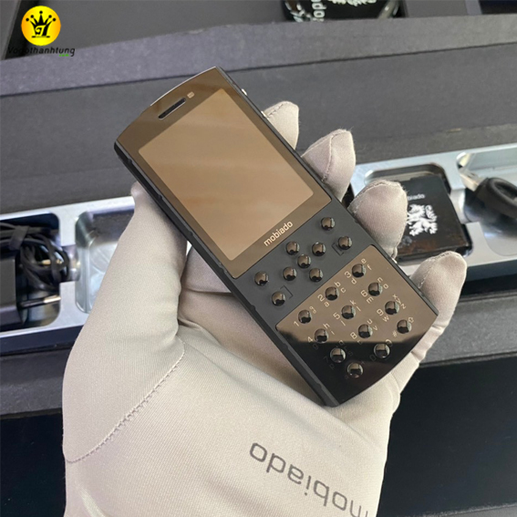 Mobiado 712 Stealth Limited  -  DT06